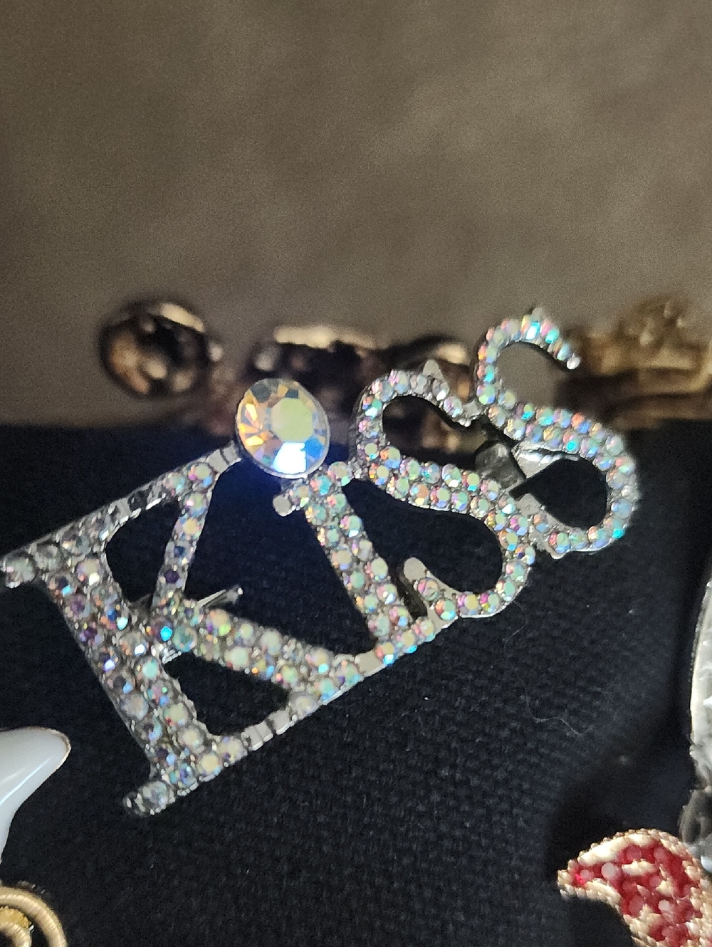 BROOCH
